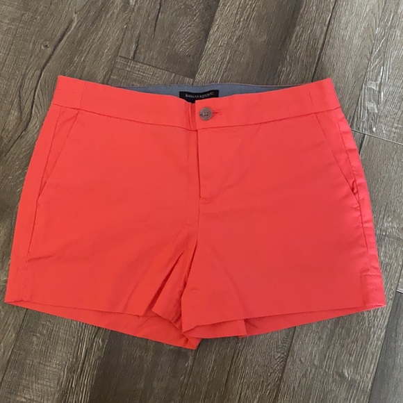 Banana Republic Hampton Fit Shorts. - Picture 2 of 3